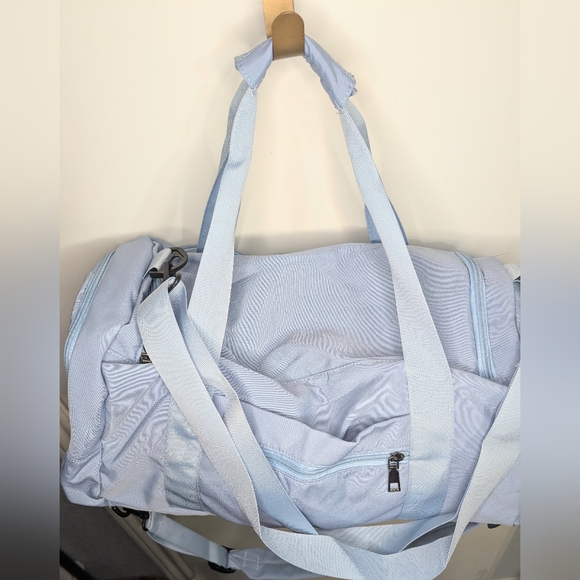 New 40L Carry On Travel Duffel Bag w Shoe Compartment & Luggage Sleeve - Blue - Picture 13 of 16